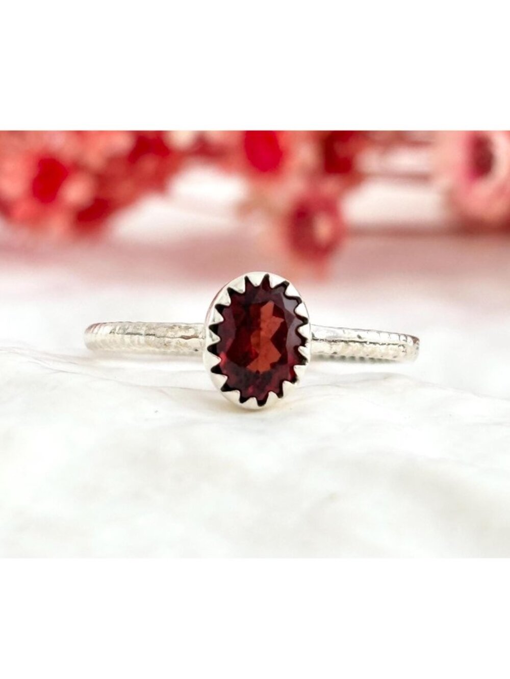 Garnet Gemstone Dainty Minimalist Sterling Silver 925 Vintage Ring - sz 7